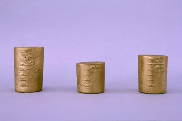 Restitution in gold of three portions of the rain gauge. rain really is a wealth, almost like poured gold that descends from heaven, which grants the tireless farmer, at the moment of descent, a day of rest. When it rains the waters are renewed, the reserves of the planet are enriched, everything and everyone can finally quench their thirst.